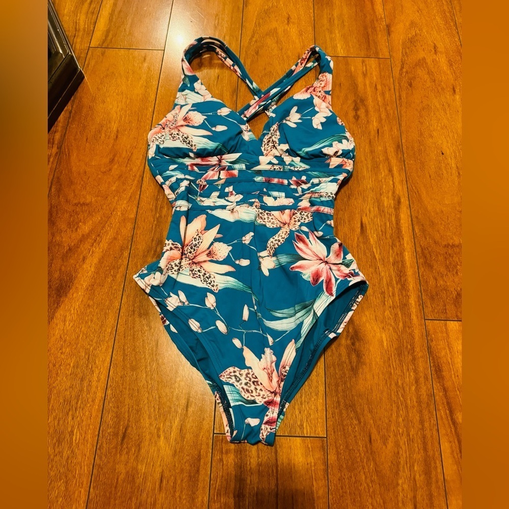 LA BLANCA woman swing floral